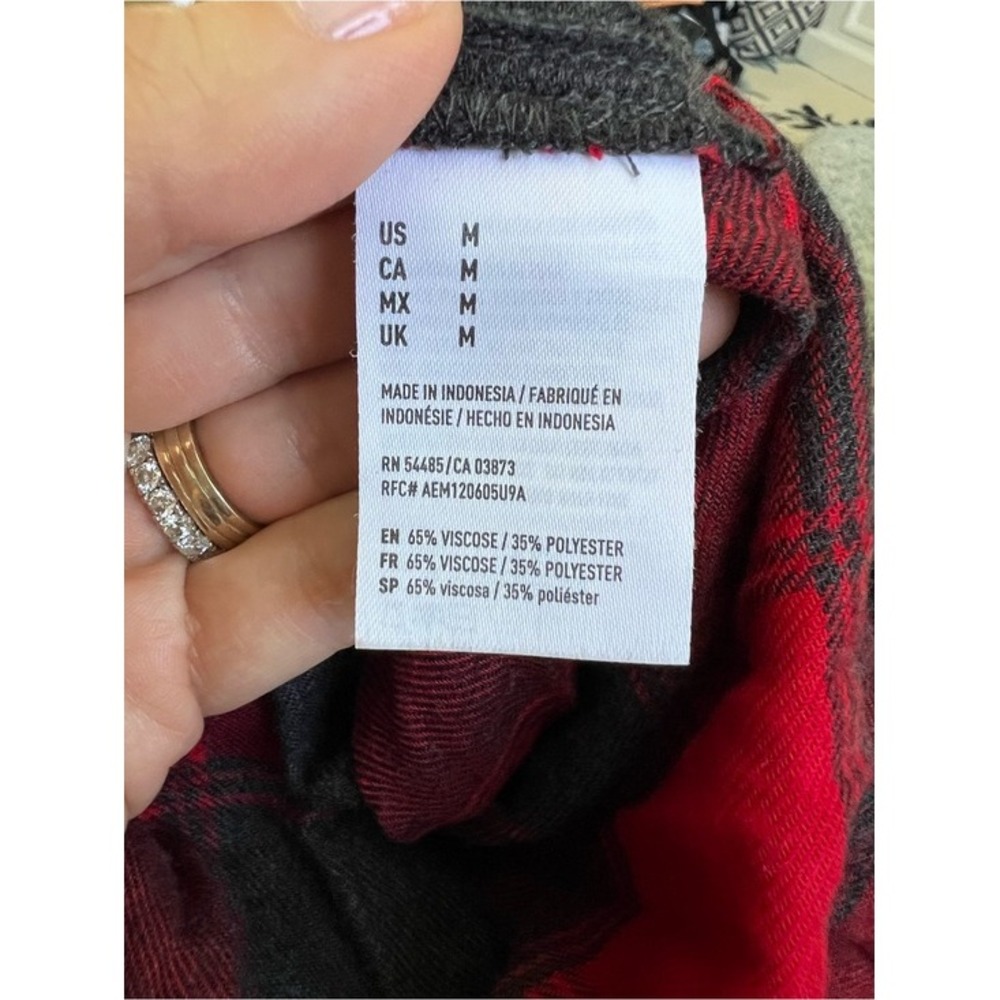 American Eagle Red Grey Buffalo Plaid Flannel Boyfriend Fit Button Down Shirt M - Picture 8 of 8